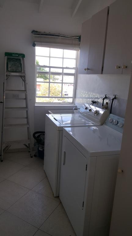 Worthing Beach Apartments Bridgetown Eksteriør bilde